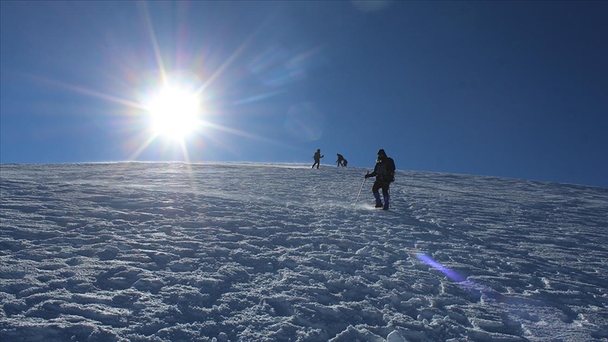 Ağrı Dağı'na 2022'de çoğunluğu yabancı 20 binin üzerinde dağcı tırmandı
