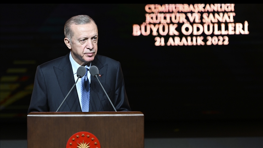 Cumhurbaşkanı Erdoğan: Ülkemizin kültür varlığını zenginleştiren sanatçılarımıza destek olmayı görev biliyoruz