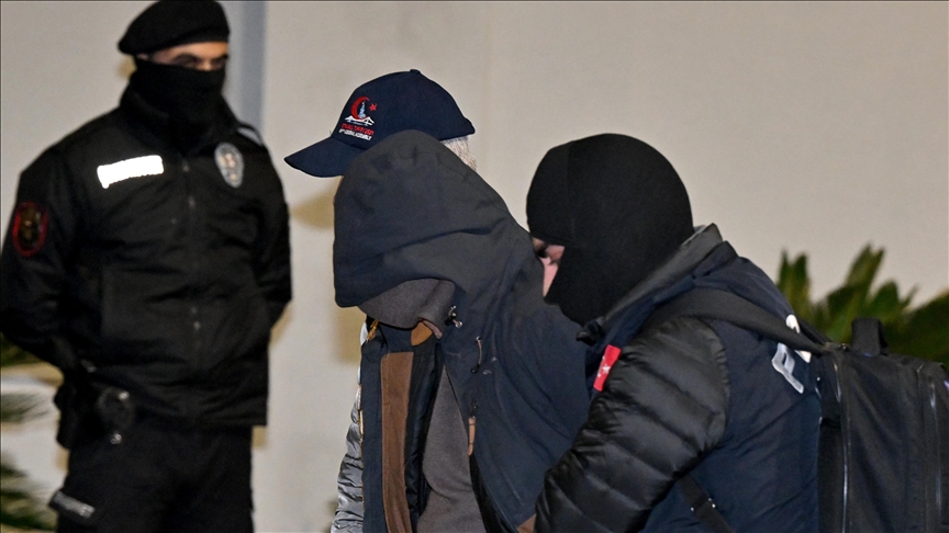 Narcotraficante de origen turco buscado con notificación roja es llevado a Türkiye tras arresto en España