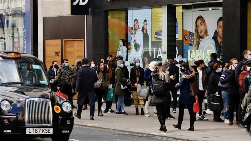 Brits adjust Christmas spending amid rising cost of living