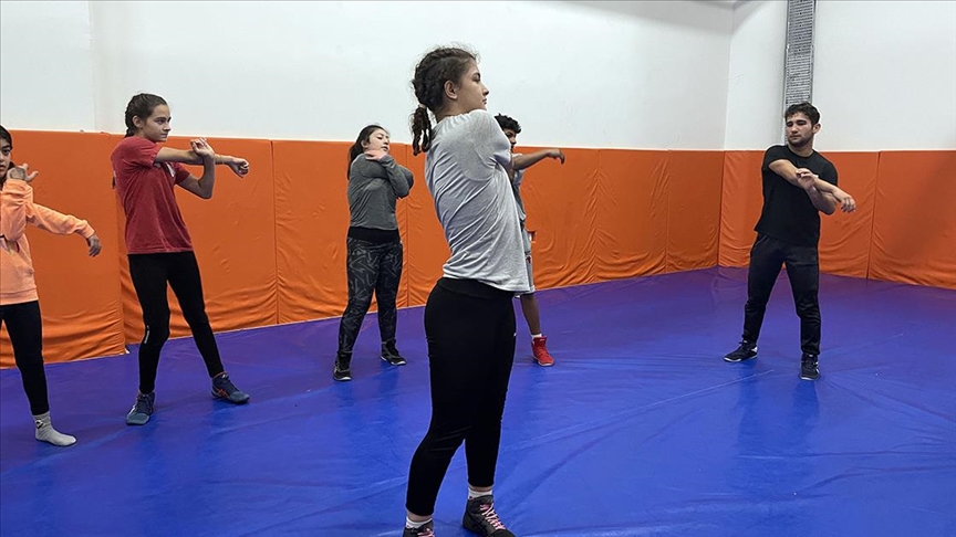 Milli güreşçi Özlem Sarıaslan, idolü Yasemin Adar Yiğit gibi zirveye çıkmak istiyor