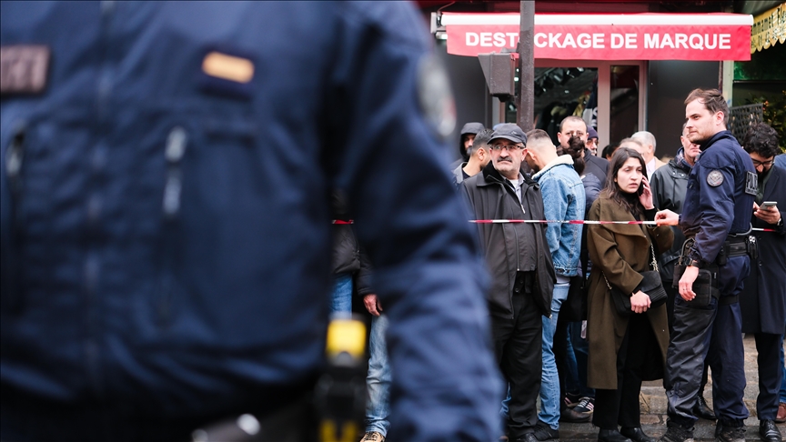 France Fusillade à Paris Un Suspect Aux Antécédents Xénophobes Et