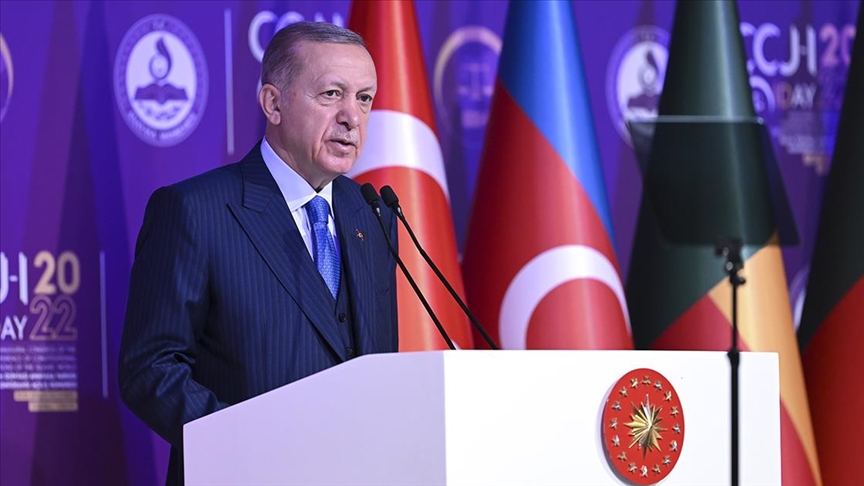 Cumhurbaşkanı Erdoğan: Göçmenlere kapı duvar olan kurumlar, PKK'lı ve FETÖ'cü teröristlere hoşgörülü davranıyor