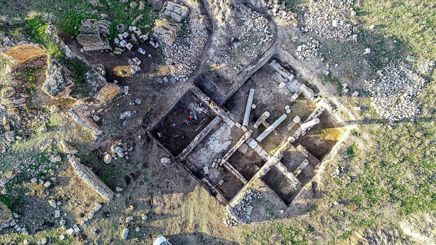 Anavarza Antik Kenti'nde hamam-saray kompleksi bulundu