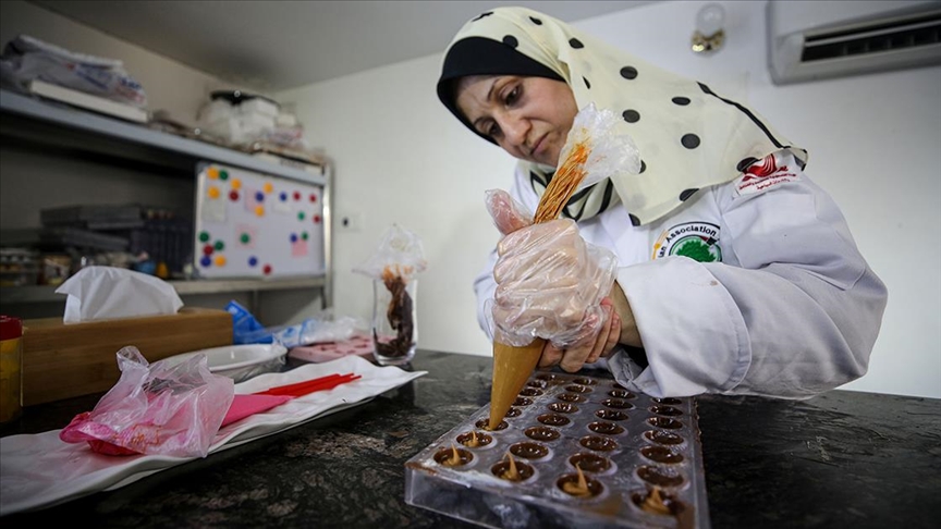 Gazze'de ev yapımı "doğal" çikolata üreten Filistinli şef tutkusunu mesleğe dönüştürdü