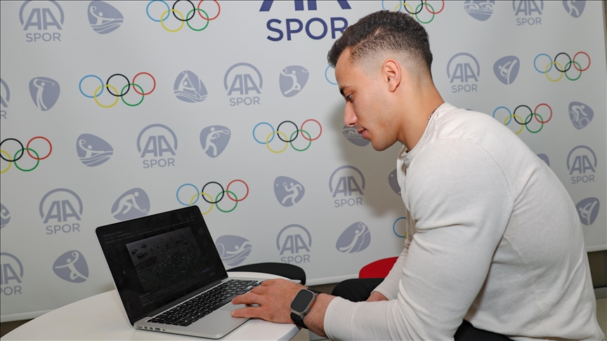 Dünya cimnastik şampiyonu Adem Asil'in tercihi "Sevinç dalgası" oldu