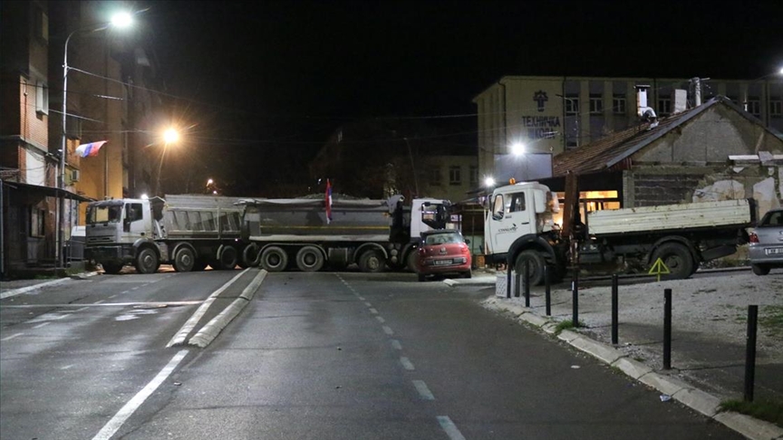Kosovë, situatë e qetë tek barrikadat e reja në Mitrovicën e Veriut