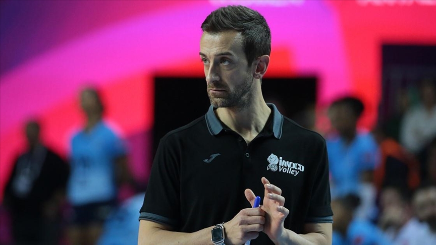 عکس مربی والیبال زنان ترکیه عکس مربی والیبال زنان ترکیه