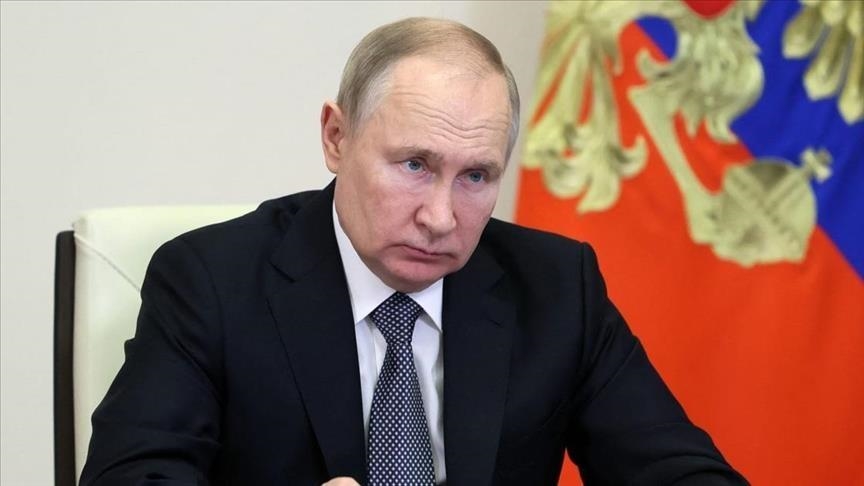 Poutine proscrit la vente de pétrole russe aux pays qui appliquent le plafonnement des prix
