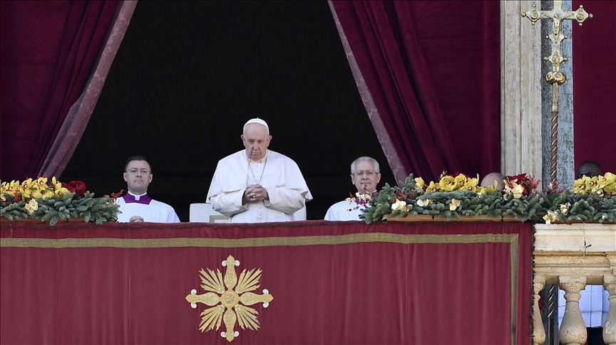 El papa Francisco pide a los fieles que oren por su predecesor, el papa emérito Benedicto XVI, porque está “muy enfermo”