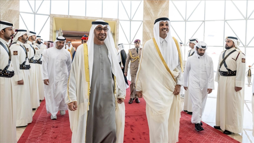 رئيس الإمارات وأمير قطر يبحثان تعزيز العلاقات وتطورات إقليمية