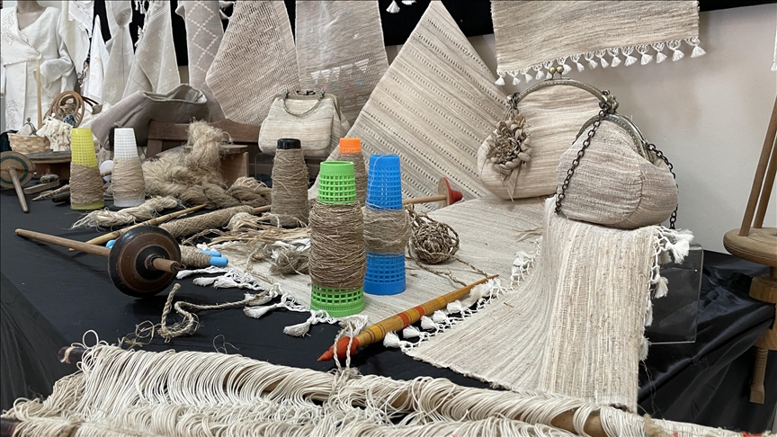 Rize'de eski okul binası kendir ipliği dokuma atölyesine dönüştürüldü