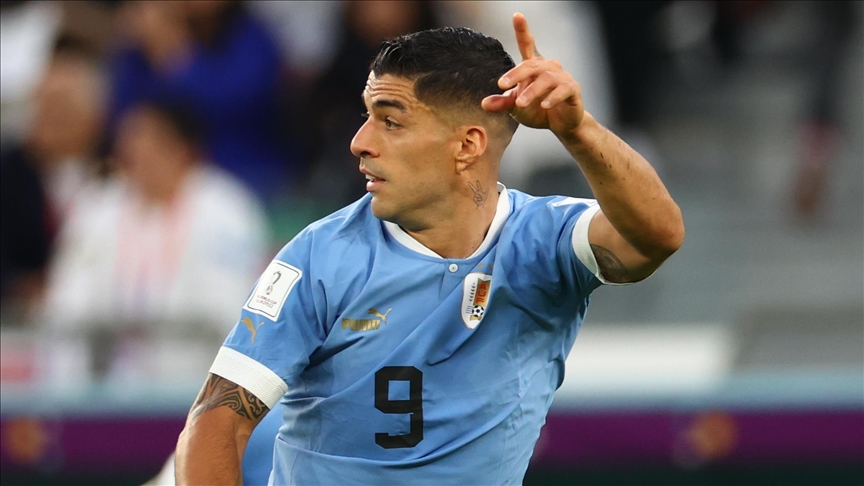 Uruguayan striker Luis Suarez joins Gremio