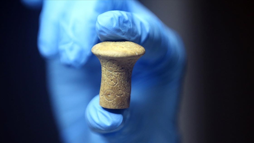 Troya'da kemikten yapılmış 3 bin 300 yıllık hançer sapı bulundu