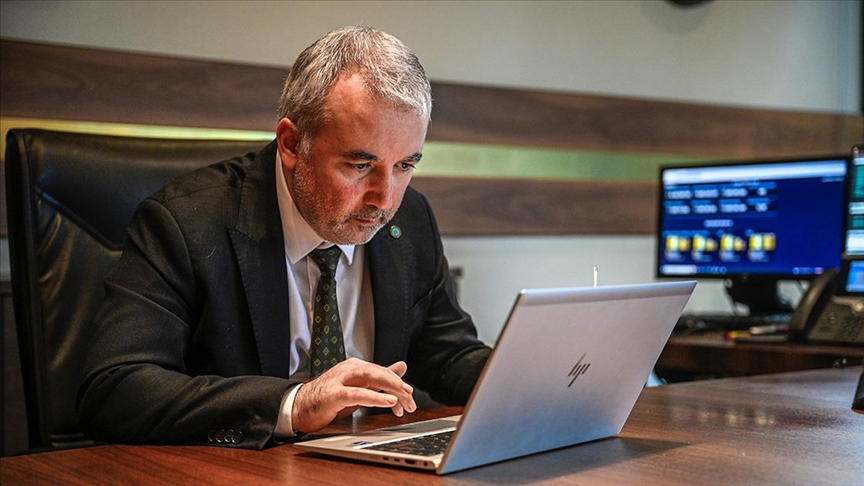 Borsa İstanbul Genel Müdürü Korkmaz Ergun'un, "Yılın Fotoğrafları" oylamasında tercihi "Zaferin yumrukları" oldu