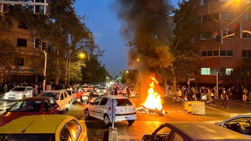 مقتل عنصر من الحرس الثوري الإيراني في أصفهان