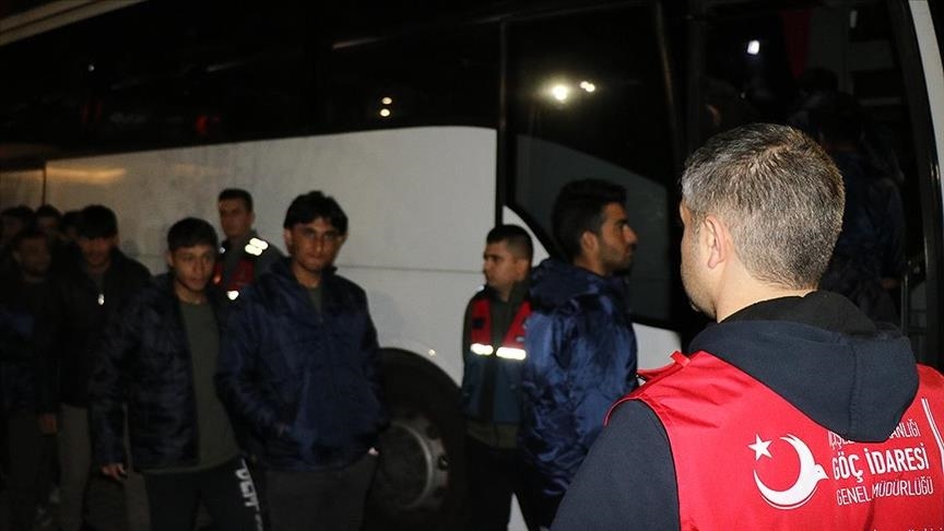 تركيا.. ترحيل أكثر من 124 ألف مهاجر غير نظامي في 2022