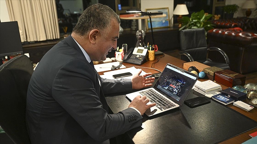 Berlin Büyükelçisi Ahmet Başar Şen'in tercihi "TOGG'un ilk yolculuğu" fotoğrafı oldu