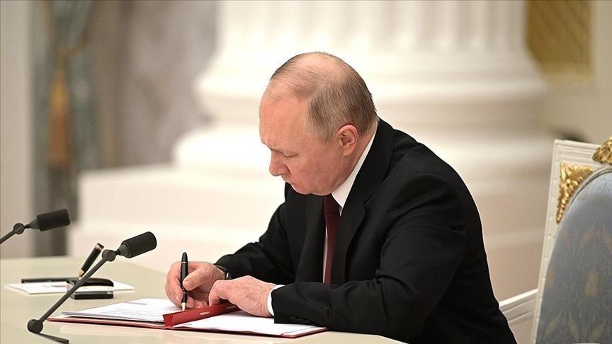Putin signs decree to pay families of Russian soldiers killed in Ukraine war