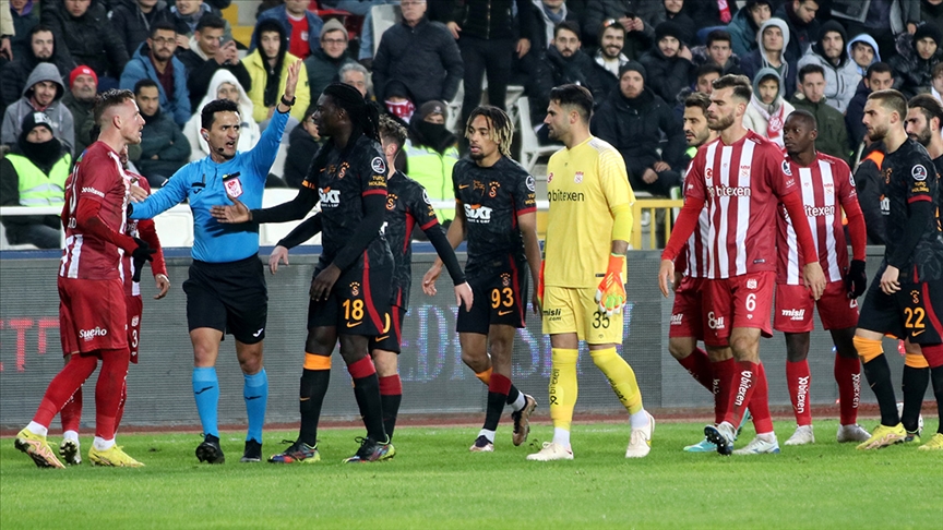 Beşiktaş JK on X: Beşiktaşımız, Gaziantep FK karşısında galibiyet için  sahada! ⚽ Karşılaşma TEK MAÇ ve CANLI İDDAA seçenekleriyle @nesinecom'da!  📲 Hemen Oyna >>   / X