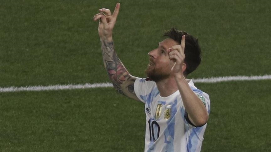 Messi es recibido con aplausos por el PSG tras largo descanso