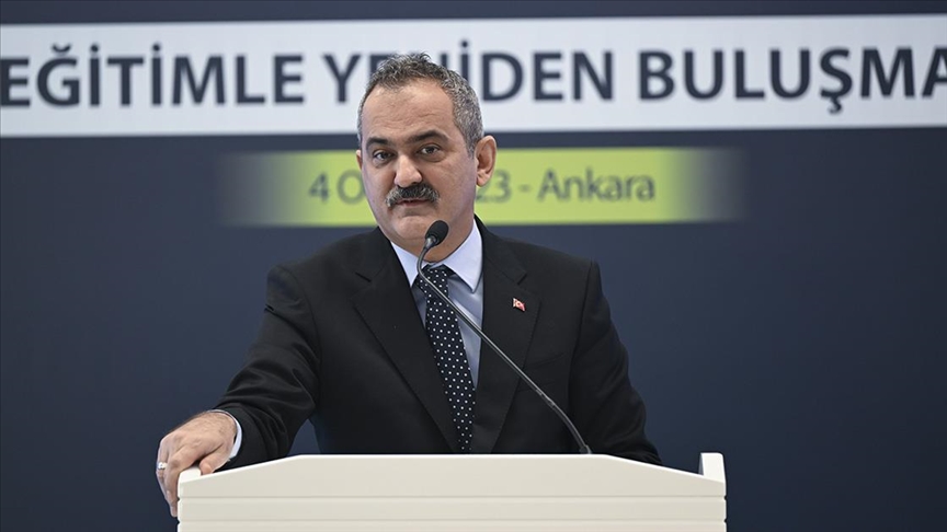 Bakan Özer, okullarda kaydı bulunmayan öğrenciler için kurulan takip sistemini tanıttı