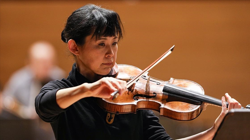 Japon violist Naoko Shimizu, Ahmet Adnan Saygun'un eserini seslendirecek