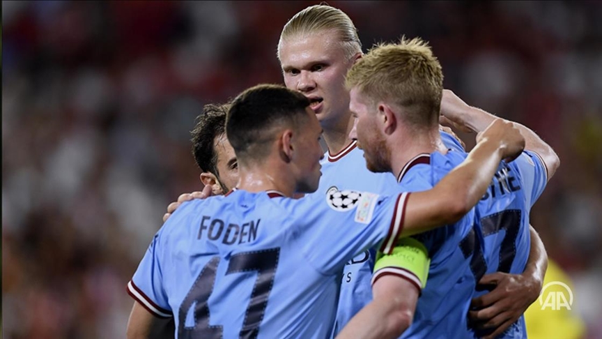 Manchester City beat Chelsea to cling to title race in England