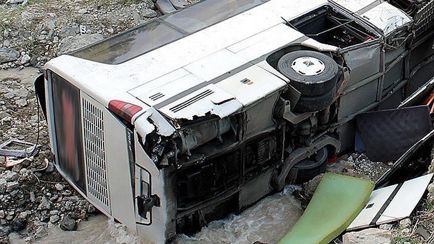 16 dead in bus crash in northern Uganda