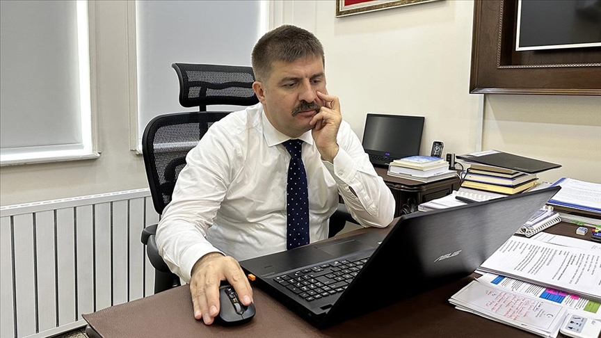 Iğdır Valisi Sarıibrahim, "Yılın Fotoğrafları" oylamasında "Sevinç dalgası" adlı fotoğrafı seçti