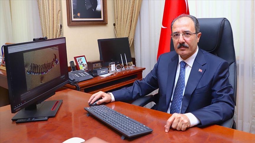 Türkiye'nin Bakü Büyükelçisi Bağcı, "Yılın Fotoğrafları" oylamasında tercihi "Masalcı nine ve Muciddin amca" oldu