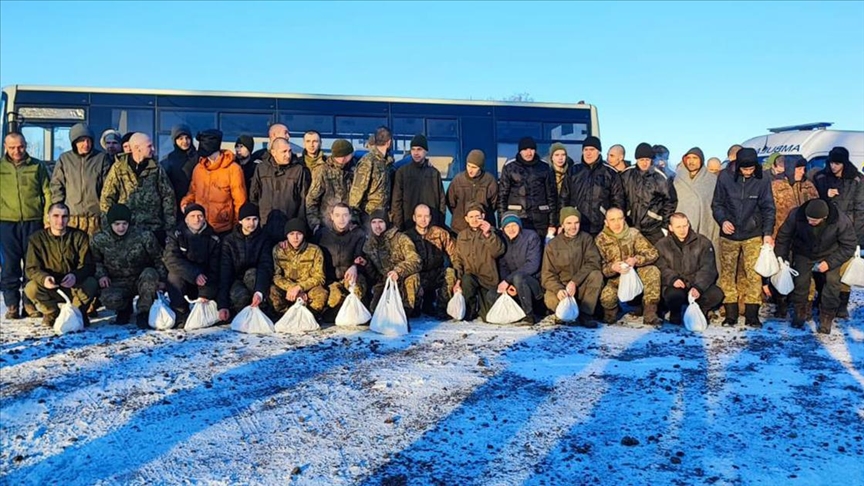 Ukrayna ile Rusya arasında yapılan esir değişiminde 100 asker serbest bırakıldı