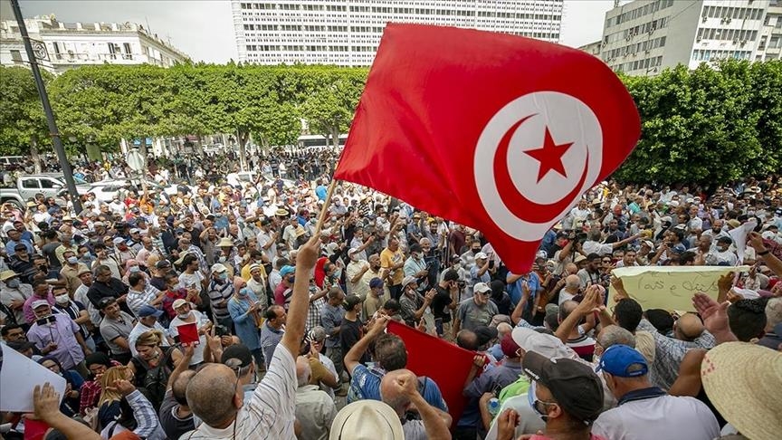 Hundreds protest president’s ‘political path’ in Tunisia