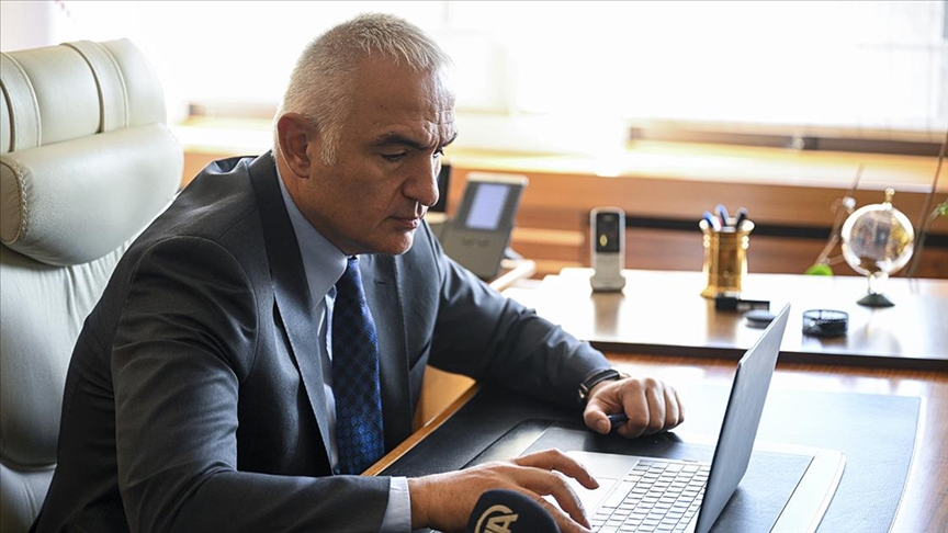 Kültür ve Turizm Bakanı Ersoy'un tercihi "Kar Tünelleri" oldu