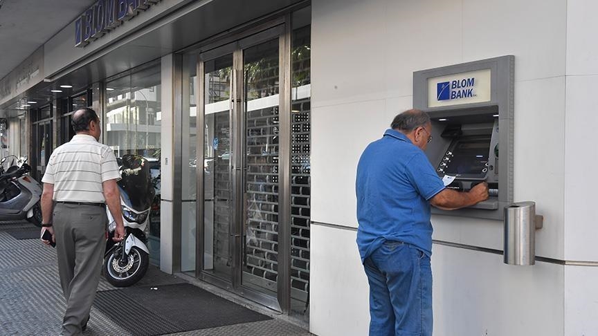 لبناني يطلق النار على مصرف لرفضه تحويل العملات