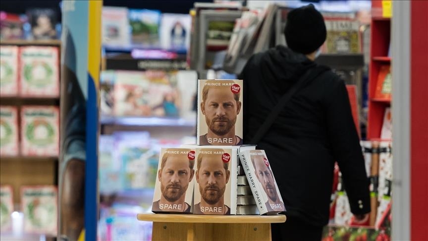 "Spare" : la sortie mondiale des mémoires du prince Harry suscite un vif intérêt