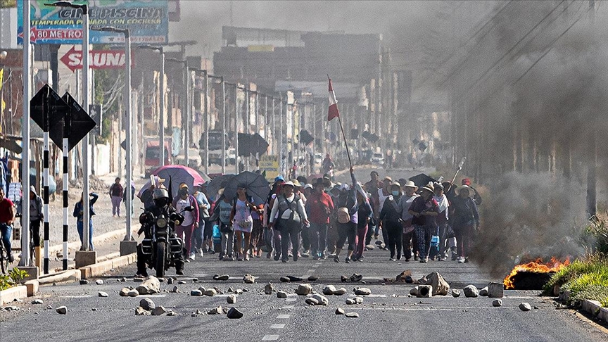 Peru'da hükümet karşıtı protestolarda ölenlerin sayısı 48'e çıktı