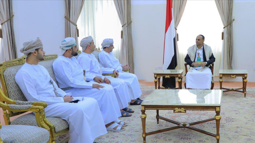 الحوثيون يدعون عُمان إلى التركيز على الملف الإنساني باليمن