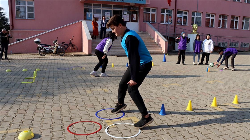 Öğrenciler "Matvivor" parkurunda matematiği eğlenirken öğreniyor