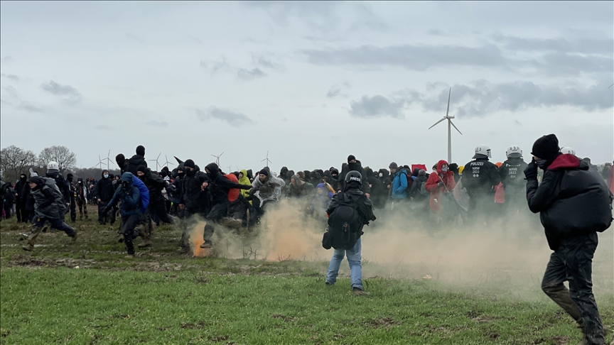 German police clash with anti-coal activists in Lutzerath