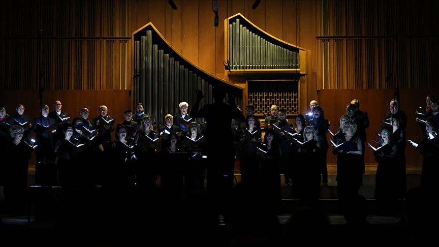 Devlet Çoksesli Korosu, ödüllü beste "Onlar ki" prömiyeriyle yılın ilk konserini verdi