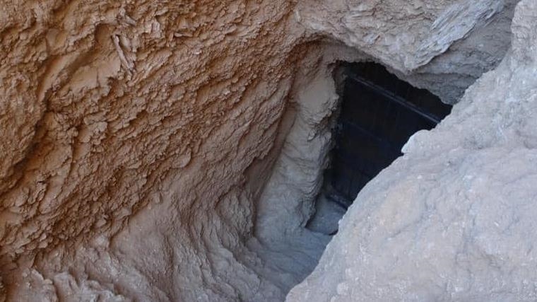 بعثة مصرية إنجليزية تكتشف مقبرة فرعونية تعود إلى 3500 عام