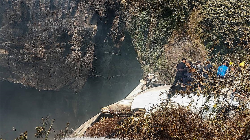 Nepal'de yolcu uçağı düştü, 40 kişi yaşamını yitirdi