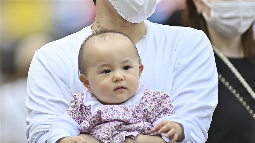 Doğum oranı düşen Tokyo'da ikinci çocuklar için ücretsiz bakım hizmeti verilecek
