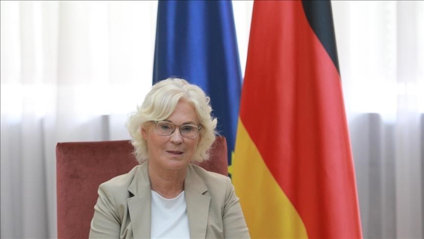 Allemagne: démission de la ministre de Défense