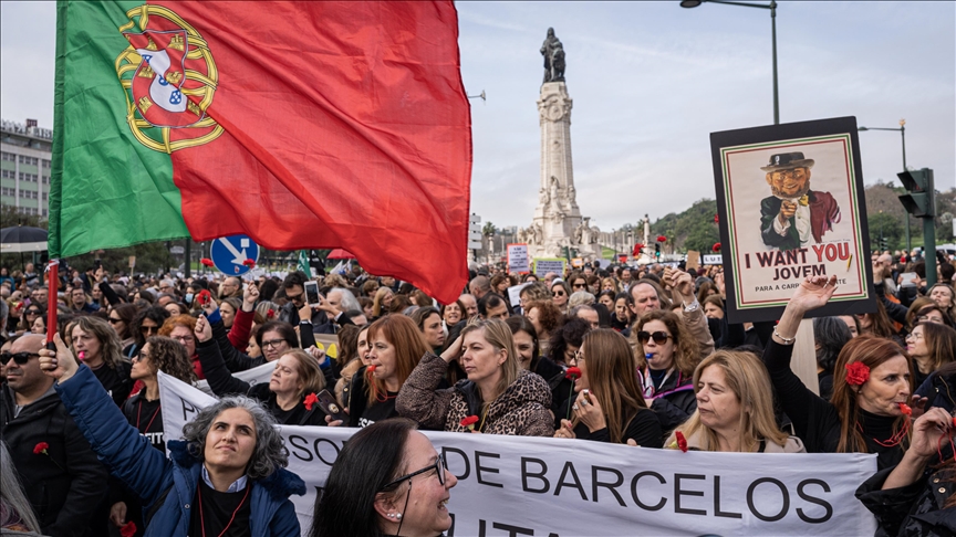 Teachers in Portugal begin 18 days of strikes, protests