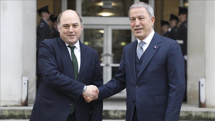 لندن.. أكار وولاس يبحثان قضايا دفاعية وأمنية