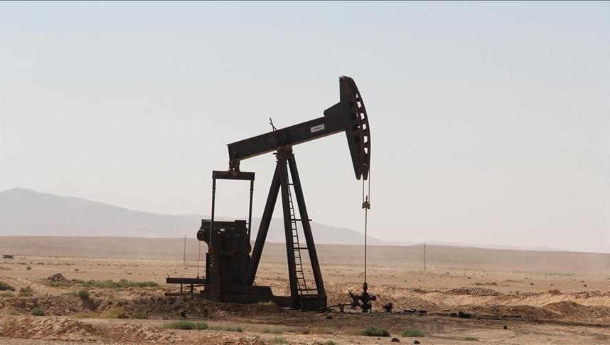 Oil down ahead of industry data