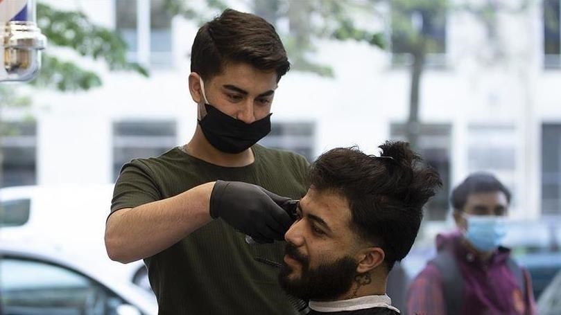 Dermatologët spanjollë: Prerja e flokëve me modelin ‘Fade’ nxit infeksionin fungal në lëkurën e kokës