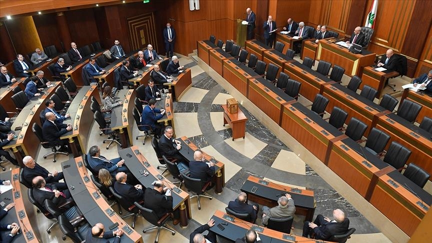 Ливанский парламент вновь не смог избрать президента